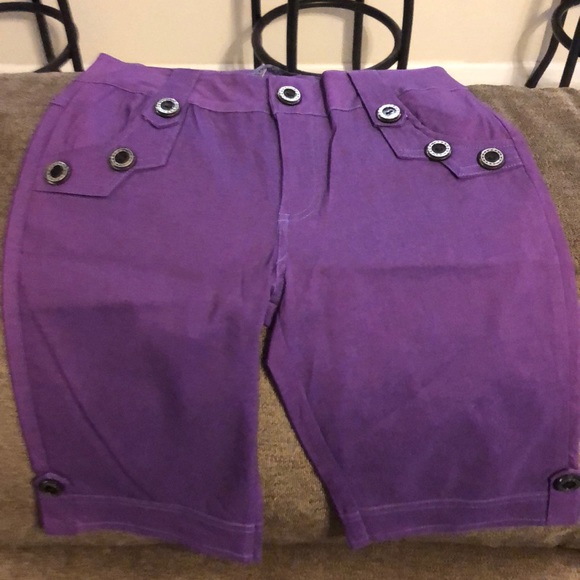 Female shorts - Picture 3 of 9